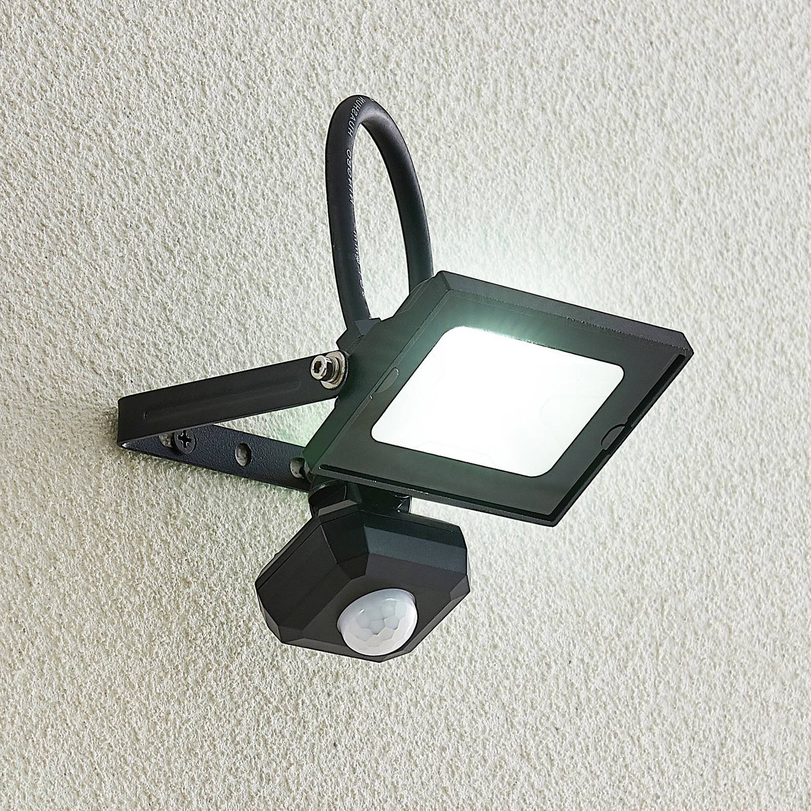 LINDBY Aine LED buitenspot zwart 13,3 cm sensor