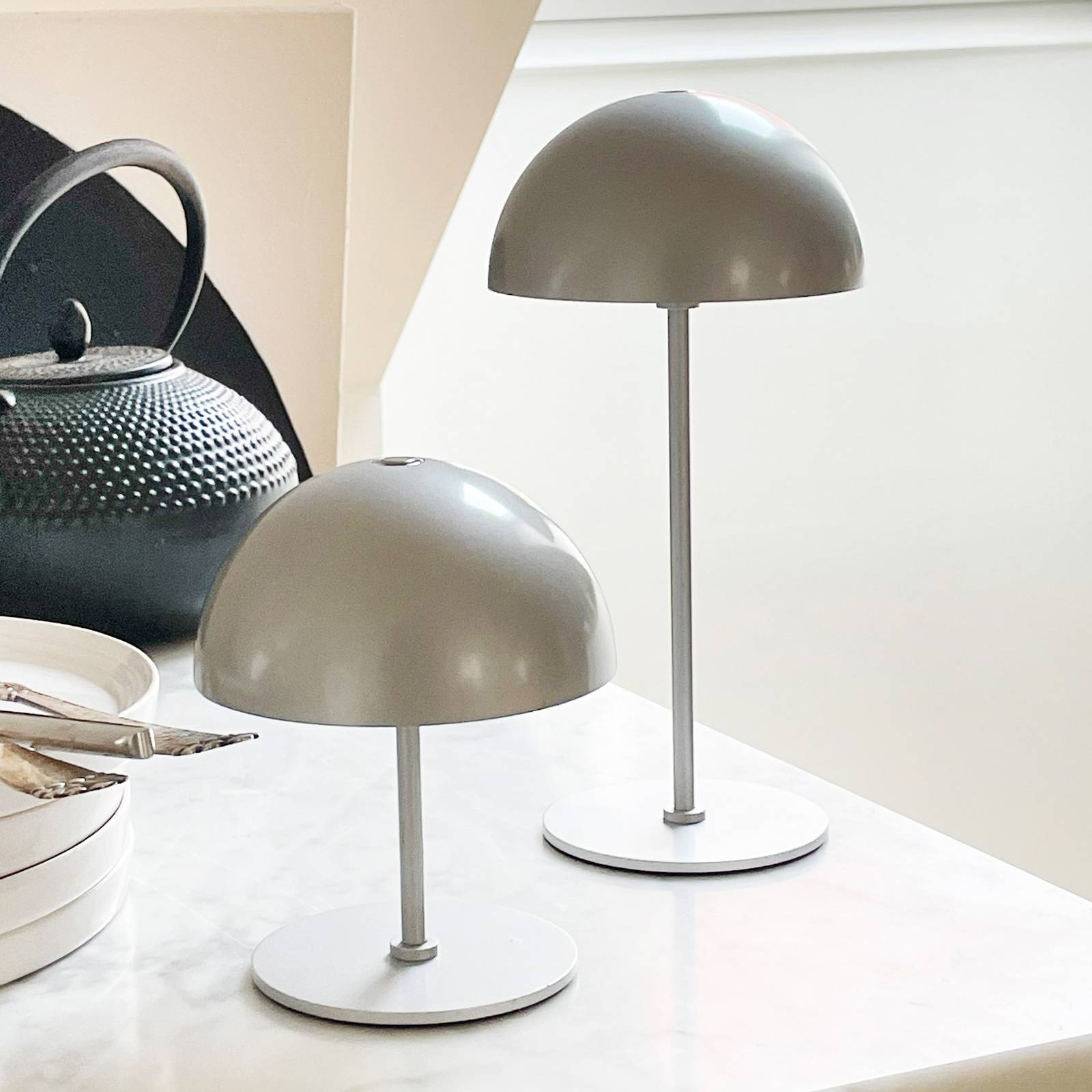 Dyberg Larsen LED tafellamp op batterijen Along, zilverkleurig, 20 cm