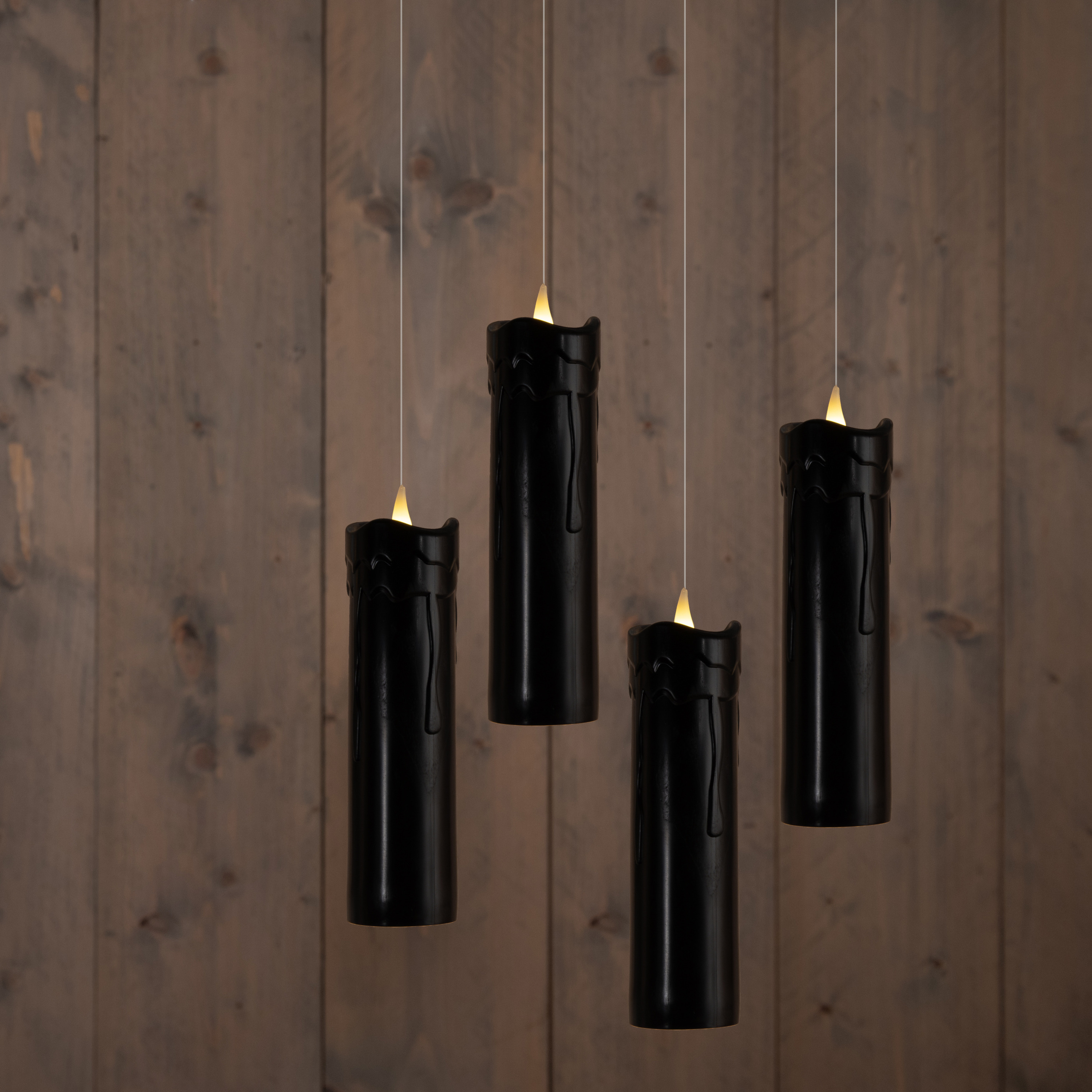 Anna's Collection Zwevende LED kaarsen - 4x st - zwart - 18 x 5 cm - toverstaf afstandsbediening - zweefkaars -