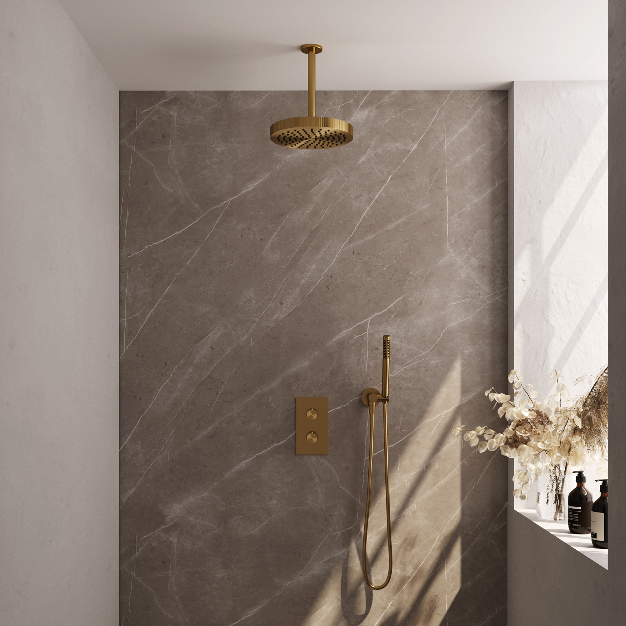 Brauer Stripe thermostatische inbouw regendouche 3-weg rechthoekig SET 15 met 25 cm douchekop en plafondarm en staaf handdouche en doucheslang en wandaansluitbocht goud geborsteld PVD
