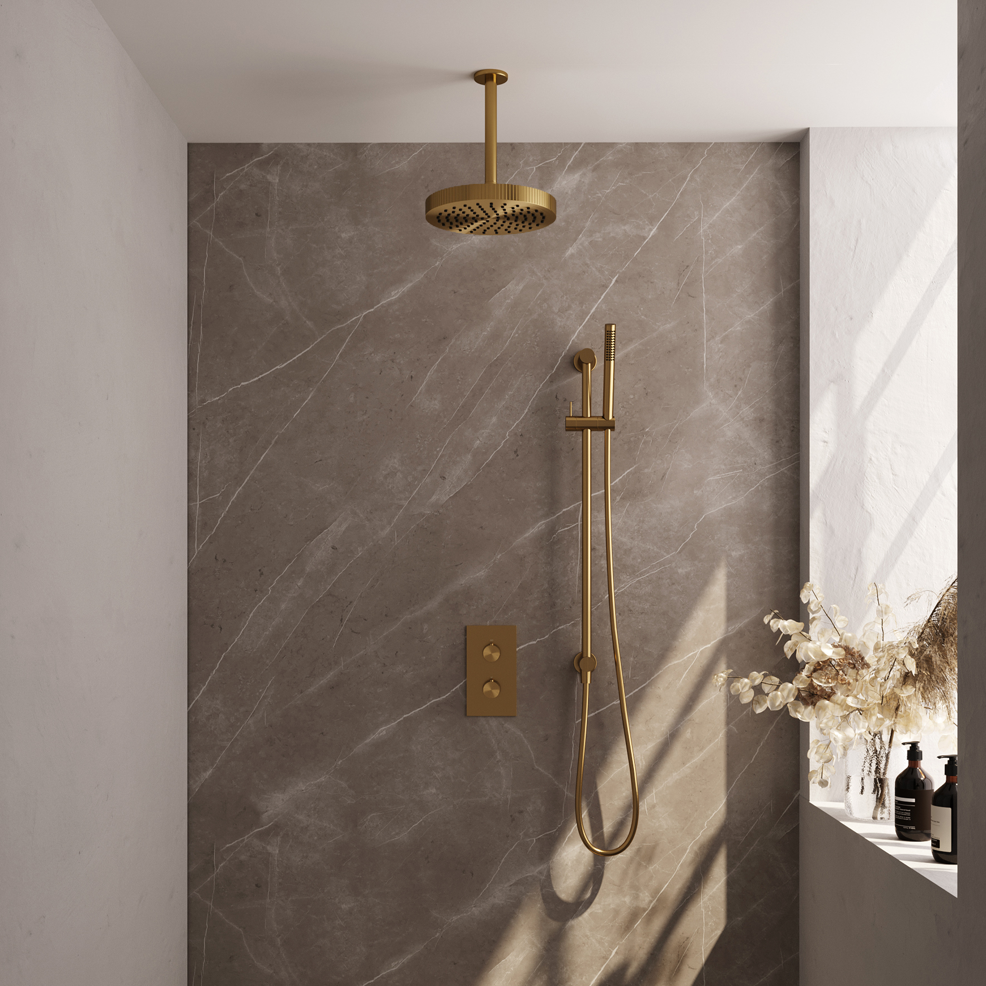 Brauer Stripe thermostatische inbouw regendouche 3-weg rechthoekig SET 21 met 25 cm douchekop en plafondarm en staaf handdouche en doucheslang en geintegreerde glijstang goud geborsteld PVD