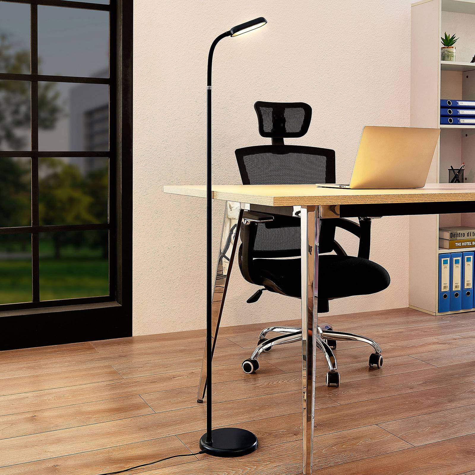 PRIOS Omirino LED vloerlamp, dimbaar met CCT