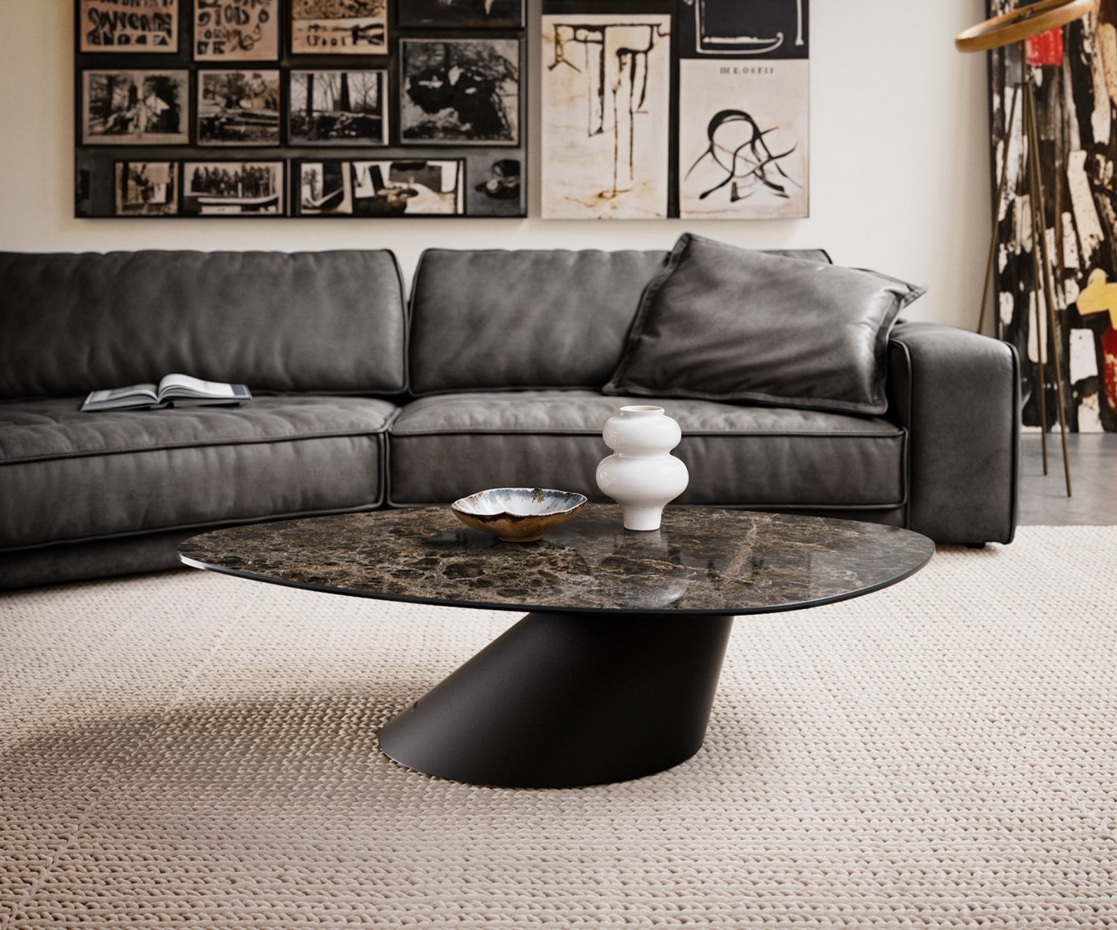 DELIFE Couchtisch Edge Organisch 140x76 cm Keramik Laminam Emperador Extra Lucidato Dunkelbraun Conis Metall Schwarz