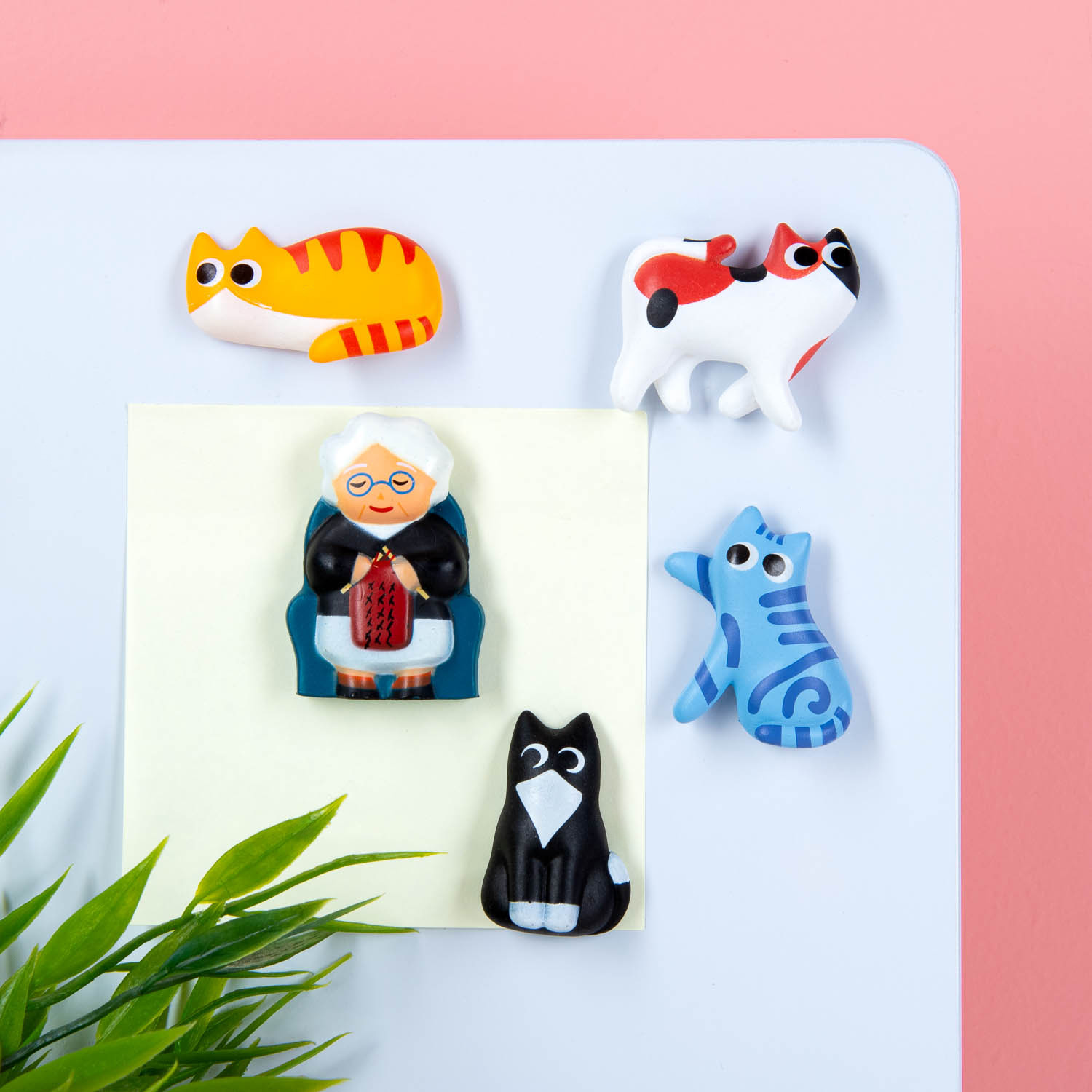 Kikkerland Kattenvrouwtje magneten (set van 5)