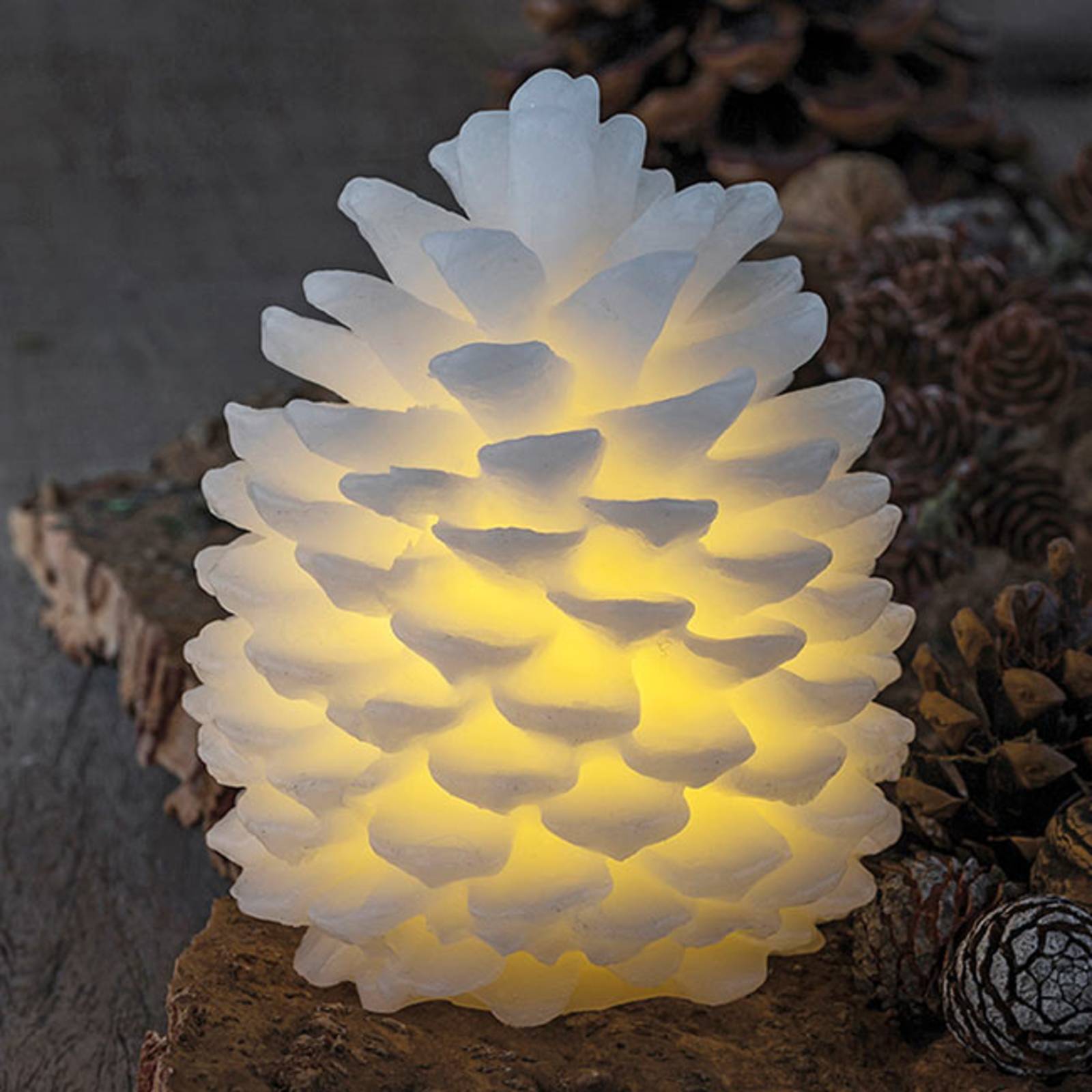 Sirius Clara LED kaars in kegelvorm, hoogte 14 cm