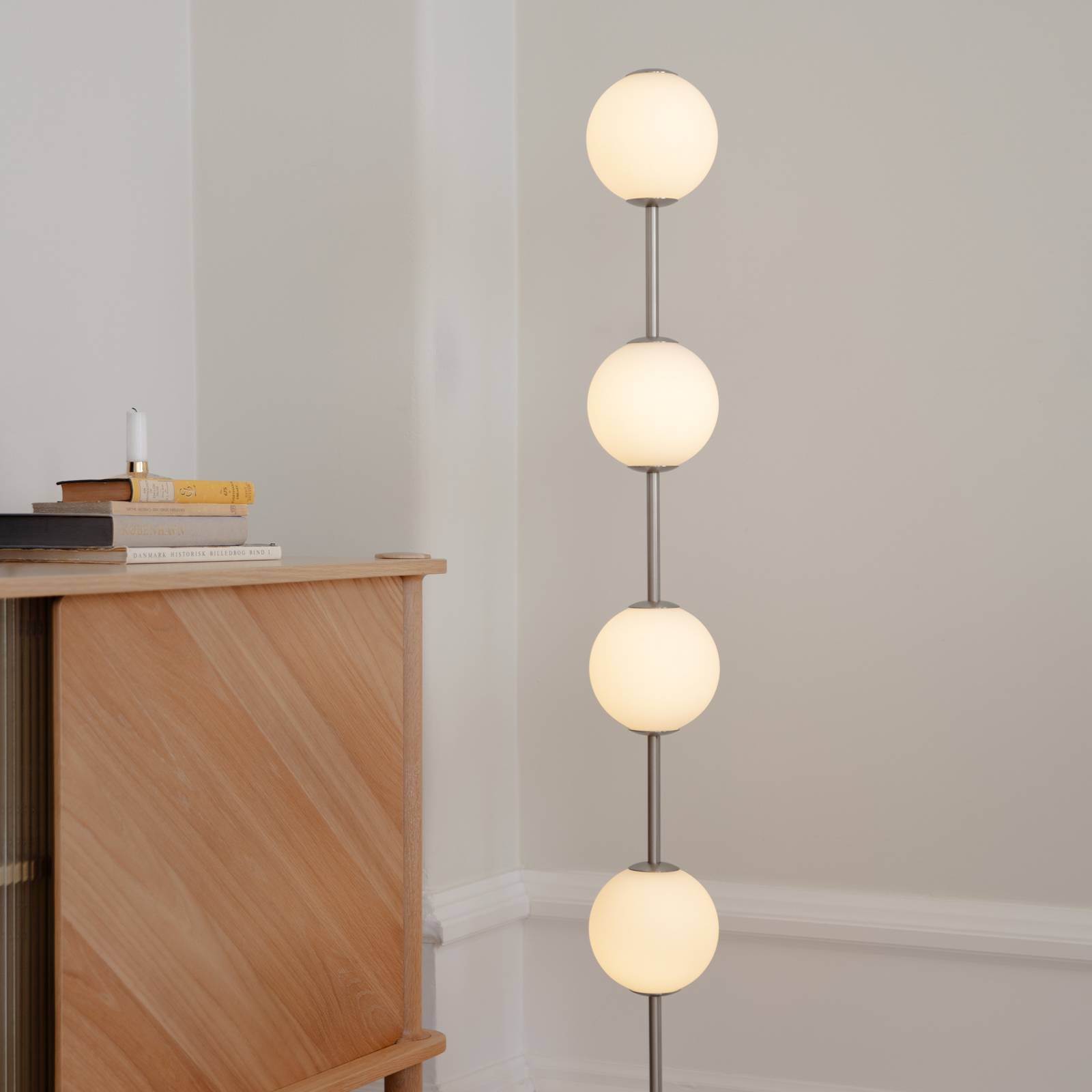 UMAGE LED vloerlamp Audrey, staalkleurig, hoogte 128 cm, 4-lamps.