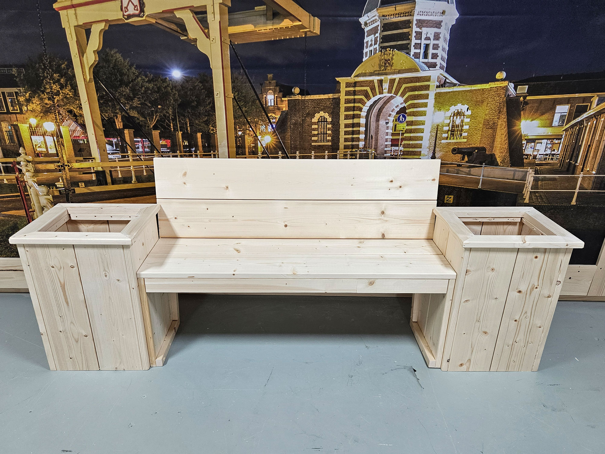 Steigerhouten Meubelen Leiden Steigerhouten Zitbank met Bloembakken - Functioneel & Sfeervol Buitenmeubel