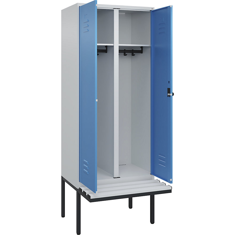C+P Multifunctionele kledingkast Classic PLUS met zitbank, 1 compartiment, lichtgrijs / lichtblauw, b = 800 mm, veiligheidsdraaigrendel, vrijdragend, kunststof