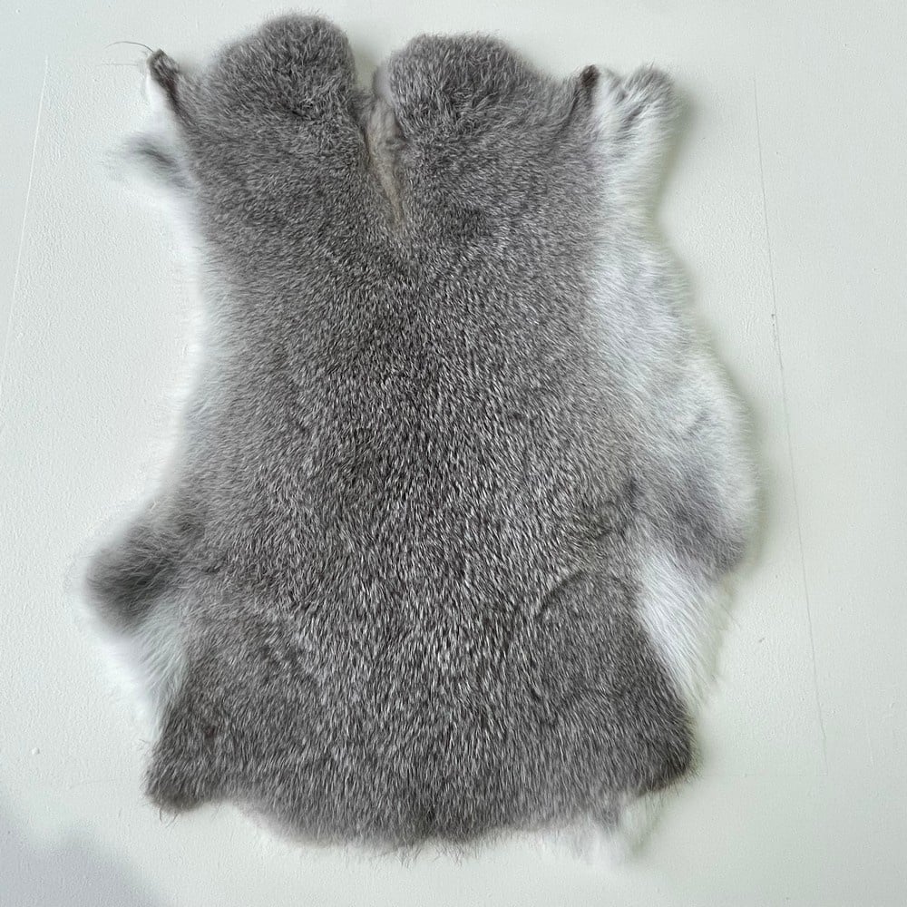 Lederstore Konijnenvacht grijs wit 45x35cm