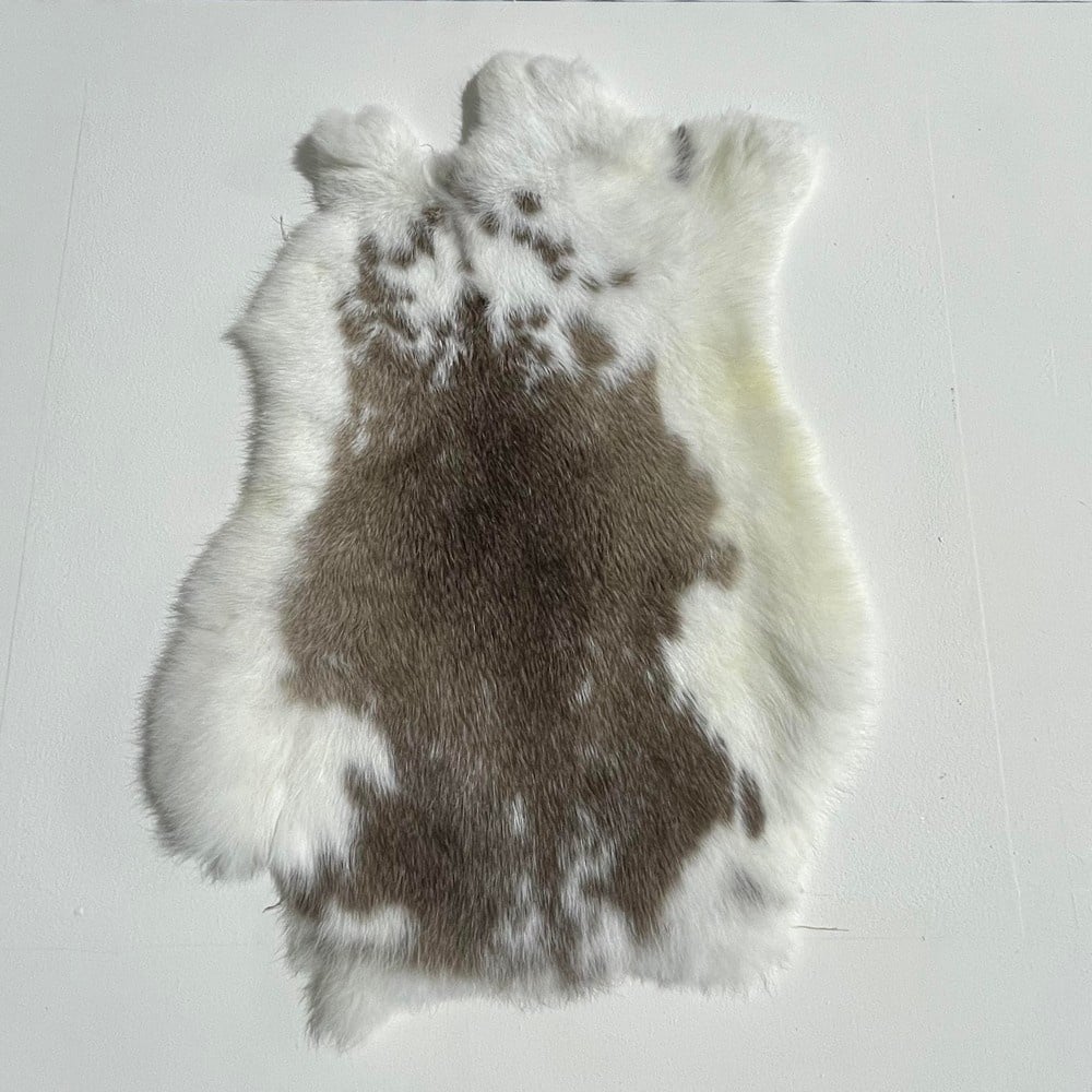 Lederstore Konijnenvacht taupe wit 45x30cm