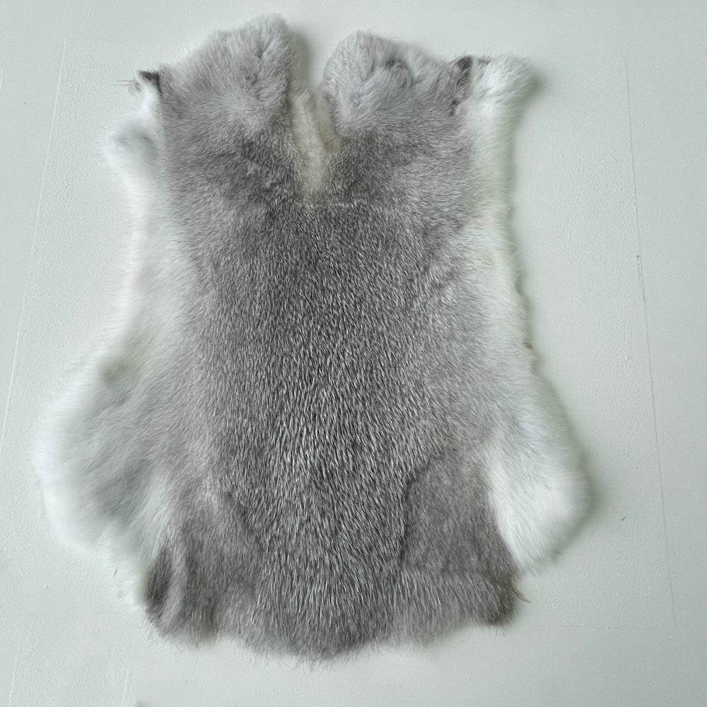 Lederstore Konijnenvacht grijs wit 45x35cm