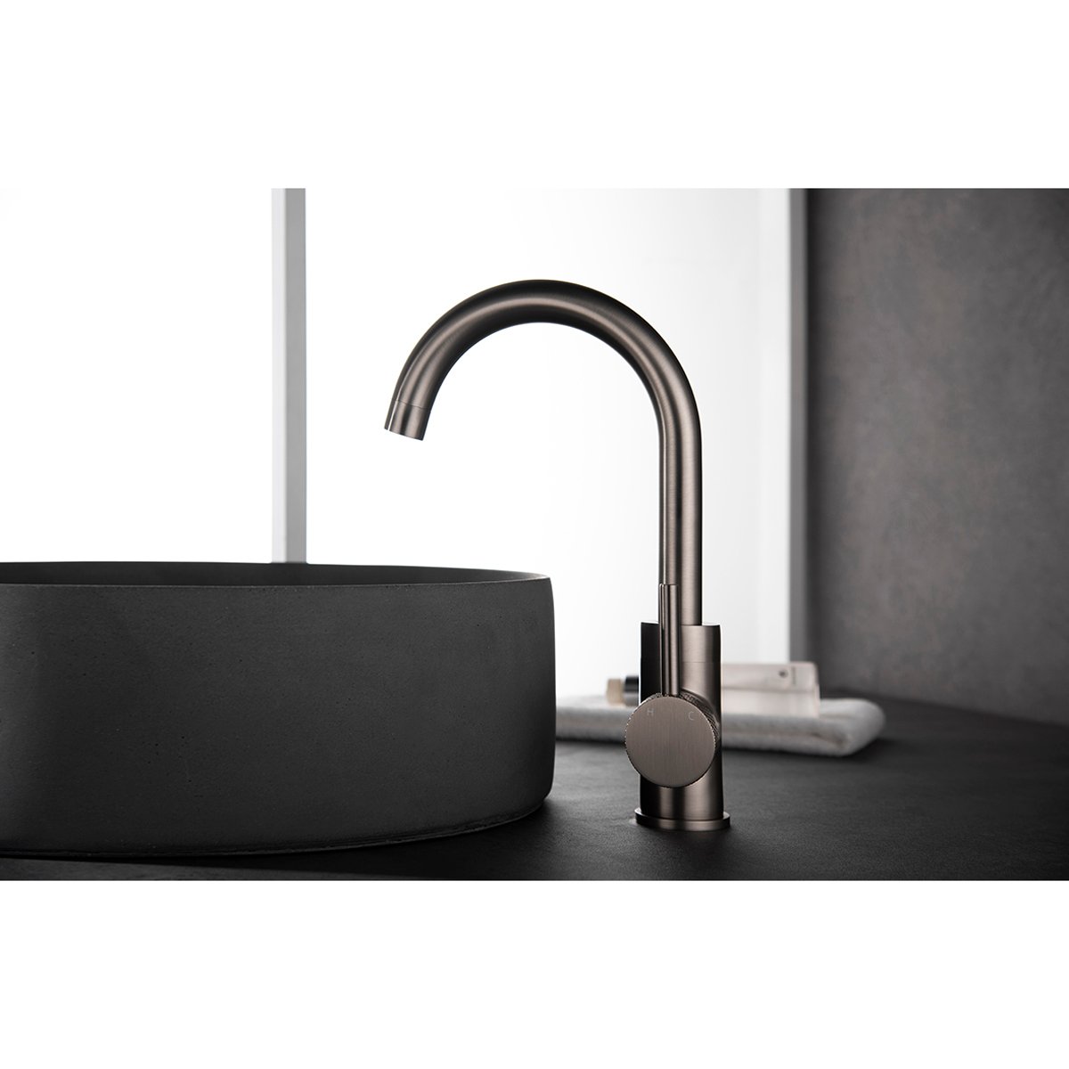 Wiesbaden Ribbd Wastafelkraan met Draaibare Uitloop - Geborsteld Staal