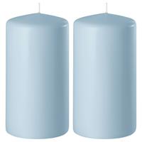 2x Lichtblauwe Cilinderkaarsen/stompkaarsen 6 X 8 Cm 27 Branduren - Geurloze Kaarsen Lichtblauw - Woondecoraties