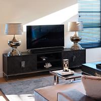 Richmond Interiors Richmond TV-meubel 'Blackbone' Eikenhout en Staal, kleur Zwart / Zilver, 220cm