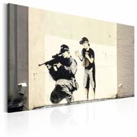 Karo-art Schilderij - Banksy - Sluipschutter en jongetje , wanddecoratie , premium print op canvas