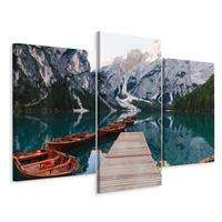 Karo-art Schilderij - Lago di Braies in Zuid-Tirol, Italië, 3 luik, premium print