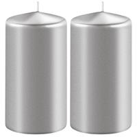 2x Metallic Zilveren Cilinderkaarsen/stompkaarsen 6 X 8 Cm 27 Branduren tompkaarsen