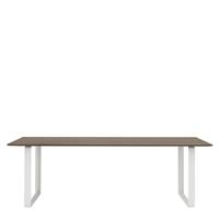 Muuto 70/70 Eettafel Gerookt Massief Eiken Wit Onderstel - b. 225 x d. 90 cm.