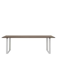 Muuto 70/70 Eettafel Gerookt Massief Eiken Grijs Onderstel - b. 225 x d. 90 cm.