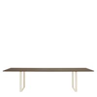 Muuto 70/70 Eettafel Gerookt Massief Eiken Sand Onderstel - b. 295 x d. 108 cm.