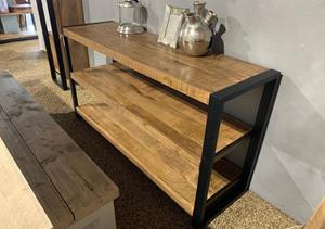 Industrielemeubelshop Sidetable mangohout Tora met 3 legplanken