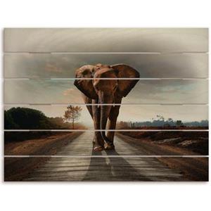 Artland Artprint op hout Een olifant loopt op de weg