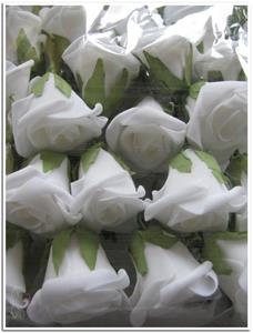 Decoflorall Foamroos +/-5 cm. BULK 250 stuks. wit (spierwit) foamroos +/-5 cm.