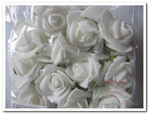 Decoflorall Mini foam roos 2 cm. Wit zelfklevend / pak Mini foam roos