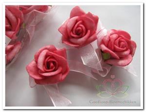 Decoflorall Mini foam roos 2 cm. Pink-Roze zelfklevend / pak Mini foam roos