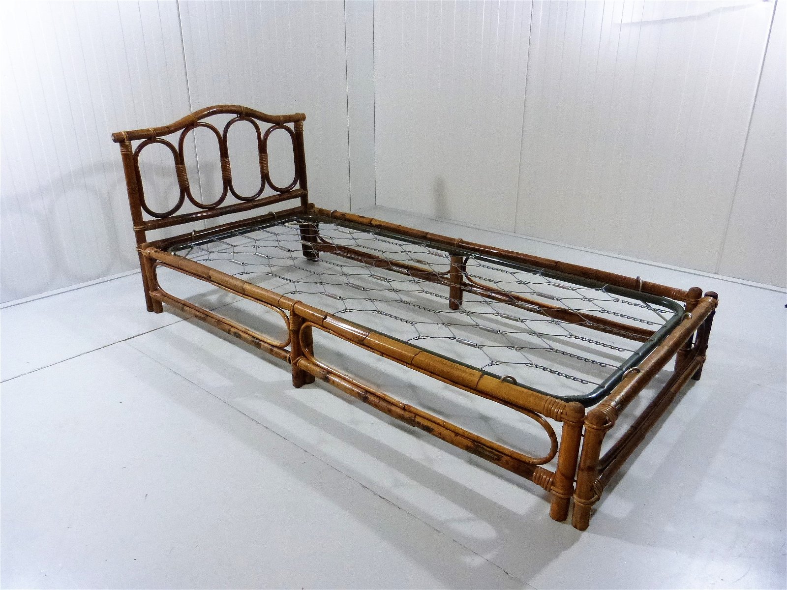 Whoppah Rotan bed, 1970's Wood - Tweedehands