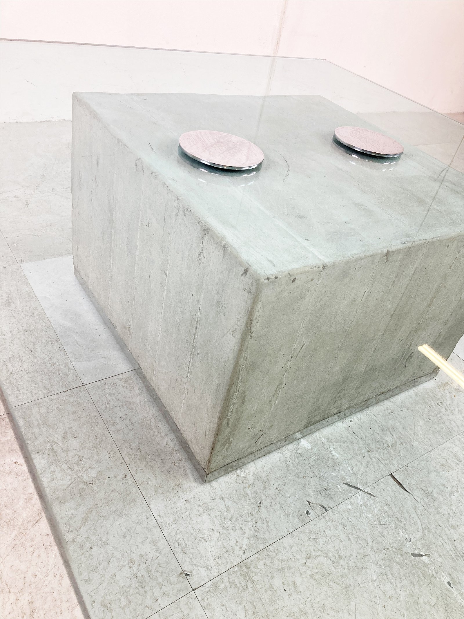 Saporiti Concrete coffee table by  1970s - Tweedehands