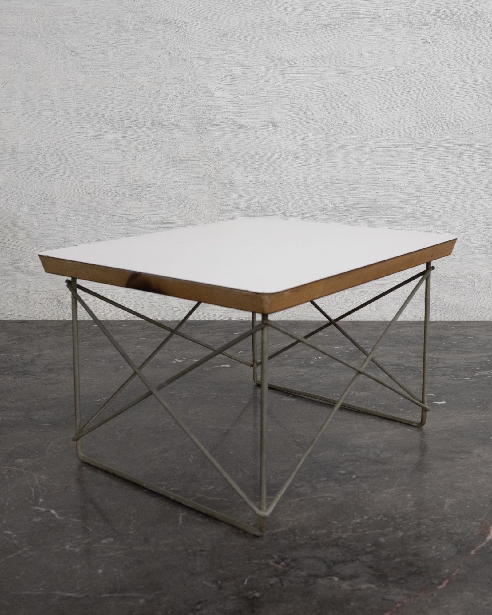 Herman Miller table Wood - Tweedehands