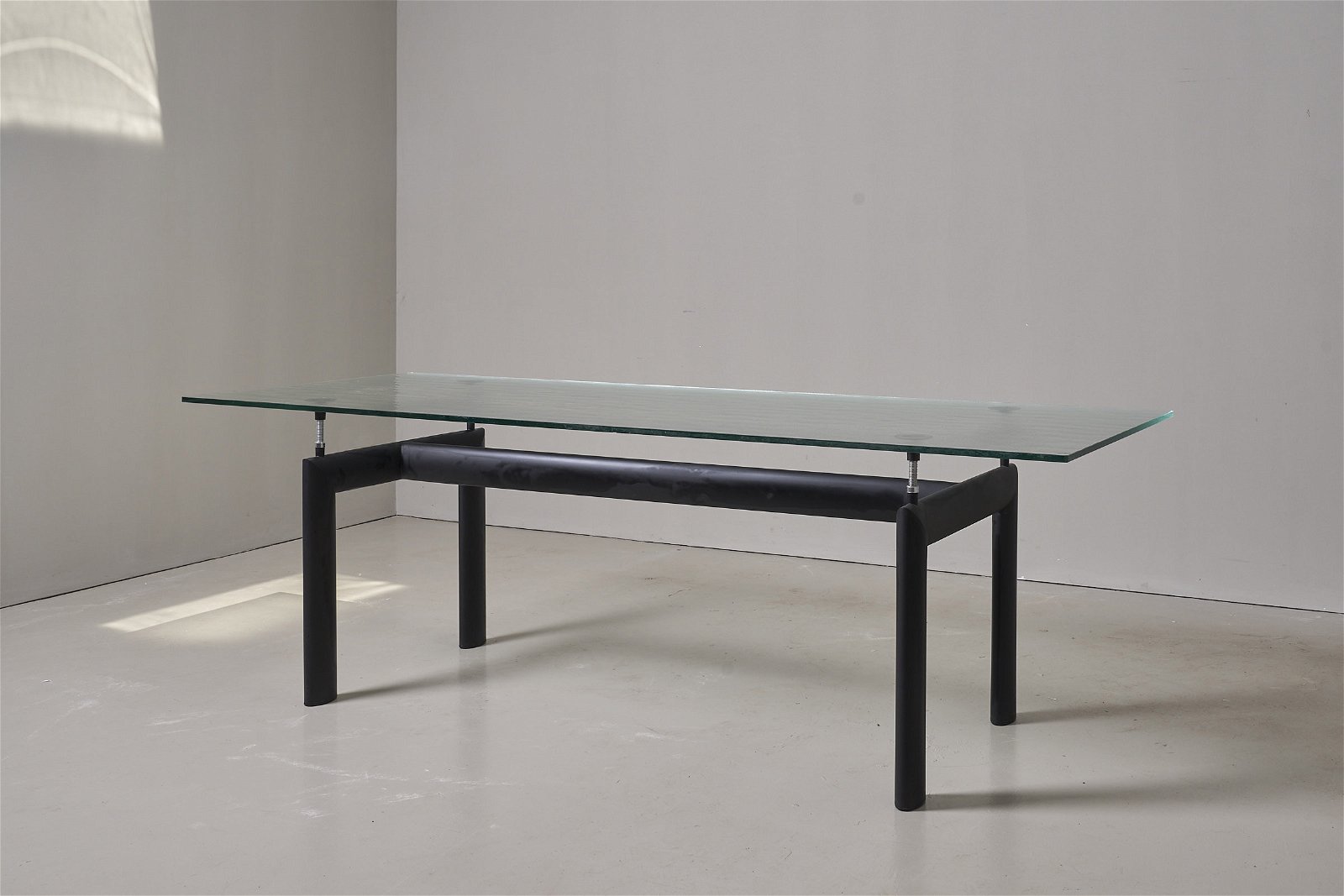 Cassina Dining table Le Corbusier Glass/Metal - Tweedehands