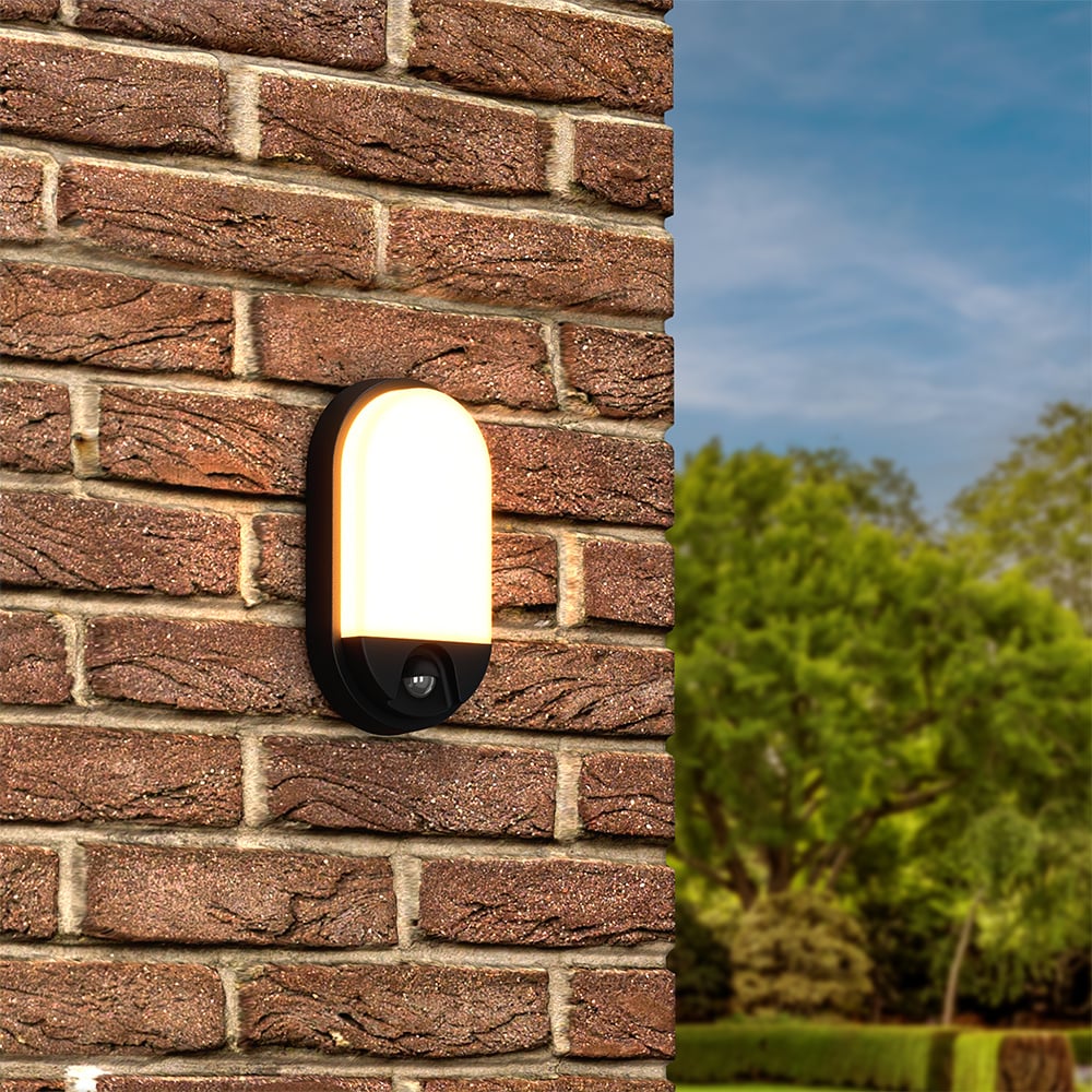 HOFTRONIC™ Trend - LED wandlamp met bewegingssensor - Incl. schemersensor - IP54 waterbestendig - 825 lumen - 3000K warm wit licht - 10 watt - Zwart - 5 jaar garantie