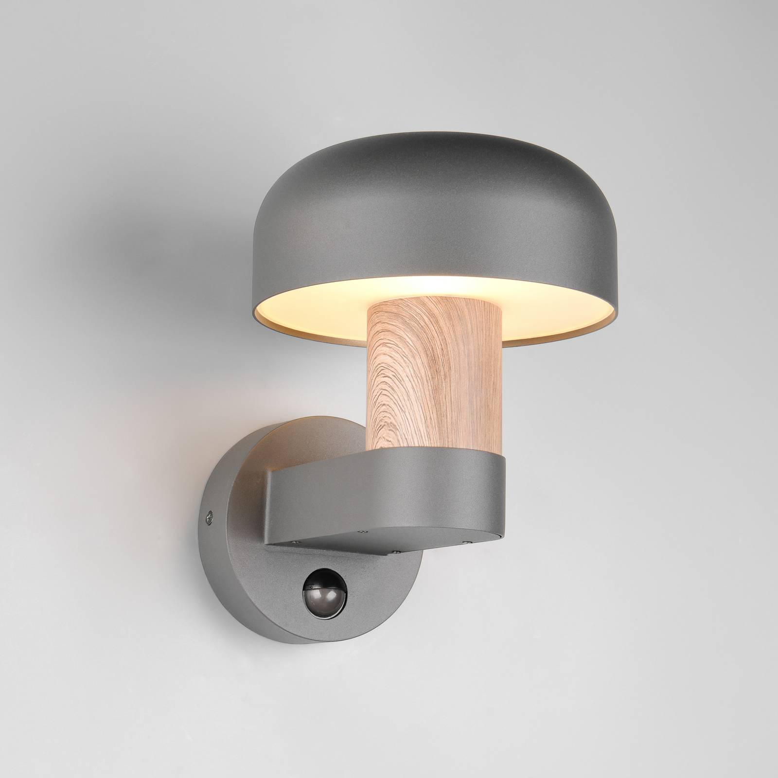 Trio Lighting Buitenwandlamp Fraser Sensor, grijs/houtlook, aluminium IP54 E27