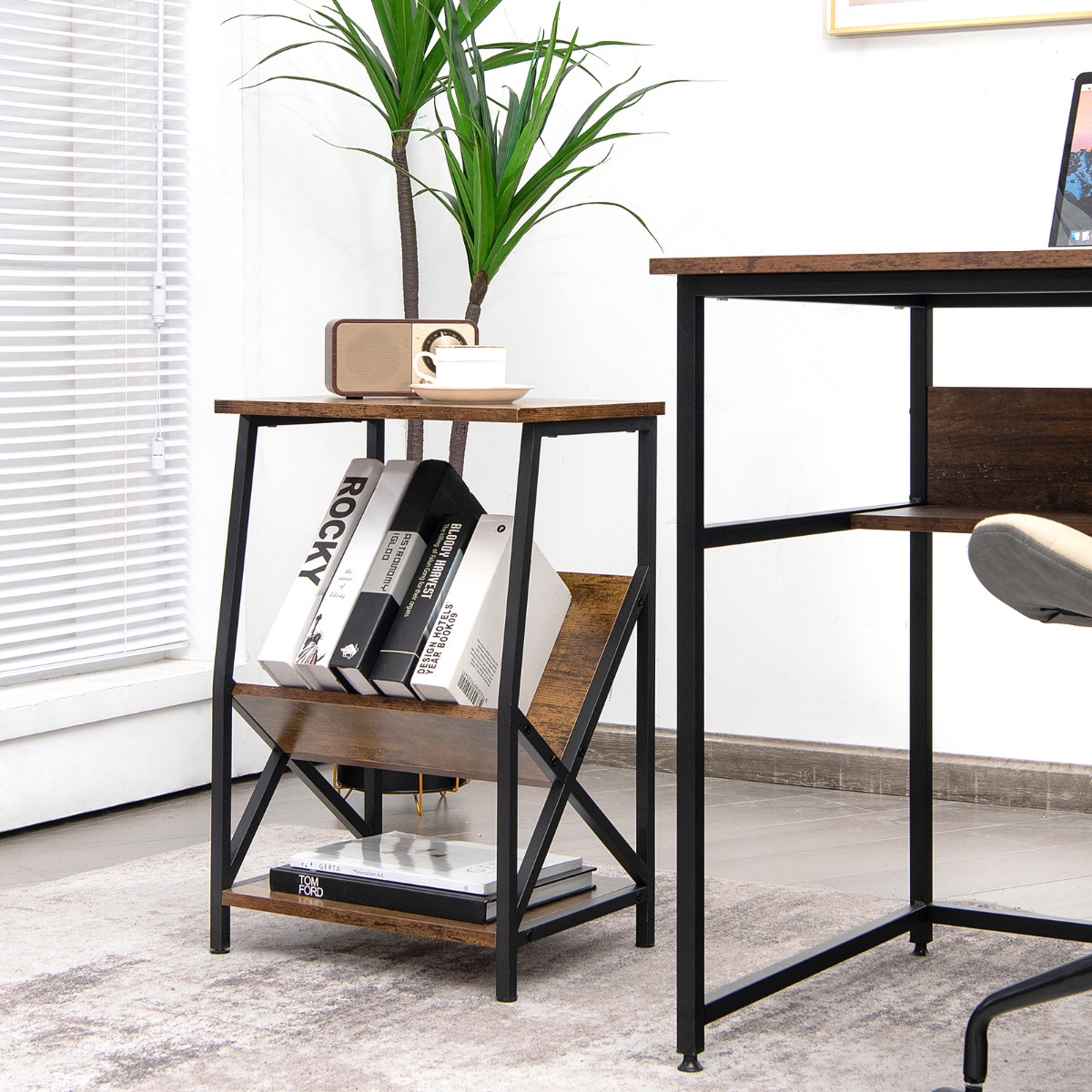 Costway Bijzettafel met 3 Niveaus Industrieel Design Houten Banktafel Nachtkastje voor Tijdschriften en Nieuwspapers 40 x 30 x 61 cm Bruin
