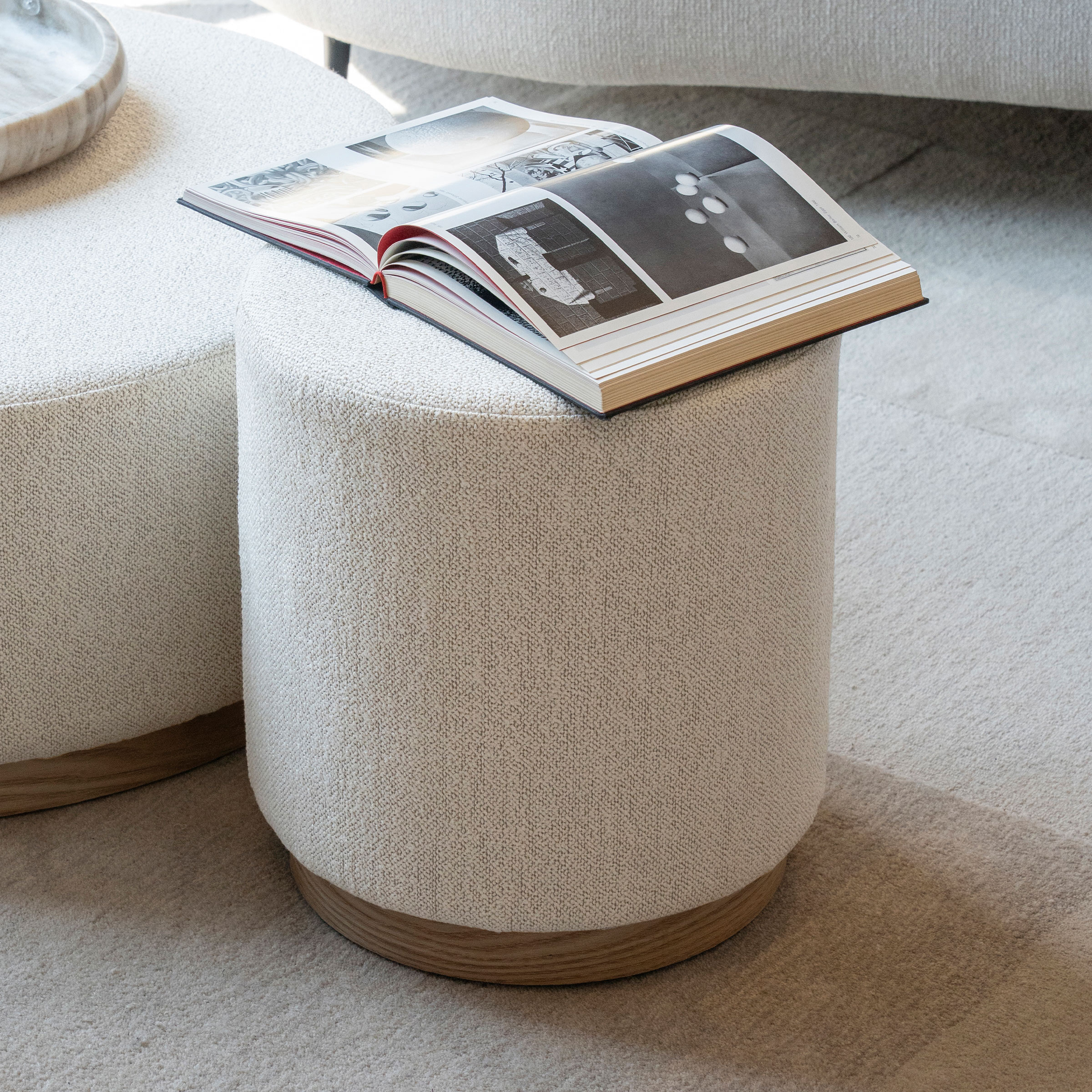 Eleonora Poef/Bijzettafel Avah Bouclé, 41cm - Beige - Rond