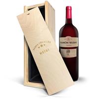 YourSurprise Wijn in gegraveerde kist - Ramon Bilbao Crianza (Magnum)